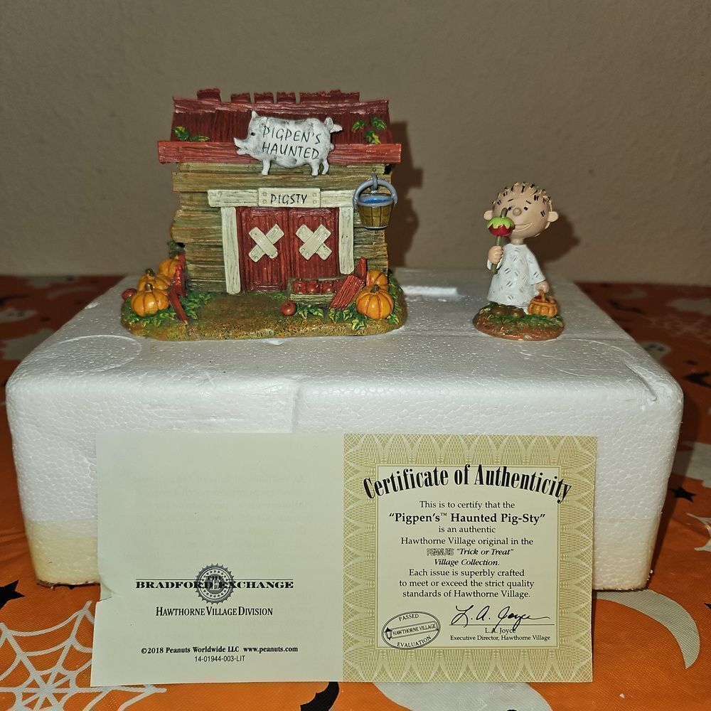 The Bradford Exchange Light Up "Pigpen's Haunted Pigsty" Table Decor